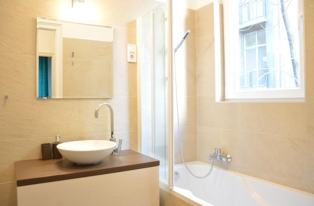 Two Bedroom Apartment At Bajcsy 布达佩斯 外观 照片